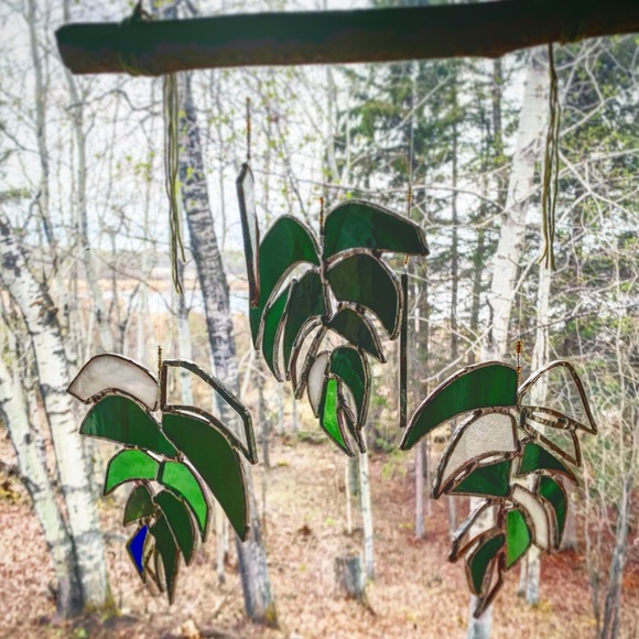 Monstera stained glass suncatcher - Picture 5 of 6